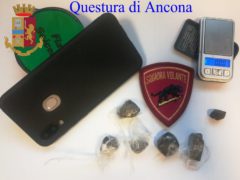Droga sequestrata al parco Tiziano di Ancona