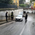 Allagamenti ad Ancona, auto bloccata nel sottopasso di Vallemiano