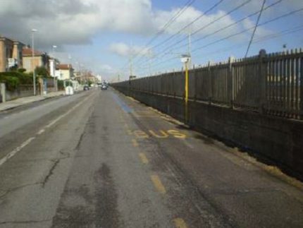 Fermata dell'autobus a Falconara