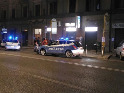 Polizia in via Giordano Bruno ad Ancona