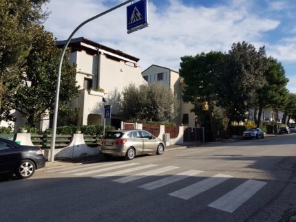 Nuovo attraversamento pedonale illuminato in via Milano a Falconara