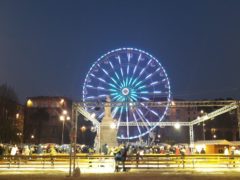 Ruota panoramica e pista di pattinaggio ad Ancona