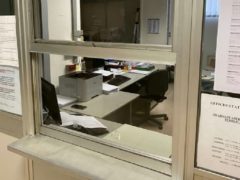 Pannelli protettivi installati negli uffici comunali di Ancona
