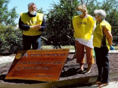 Targa commemorativa riferita alle rose di Ancona