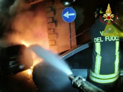 Incendio di un'automobile a Fabriano