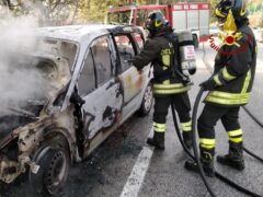 Auto in fiamme presso la frazione anconetana del Poggio