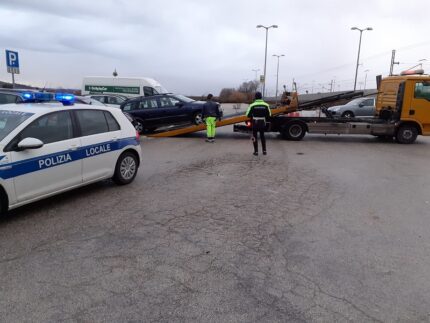 Sequestro di automobili a Falconara