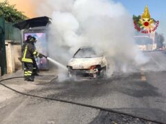 Incendio di un'automobile a Palombina