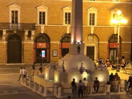 Fontana in piazza Pergolesi a Jesi