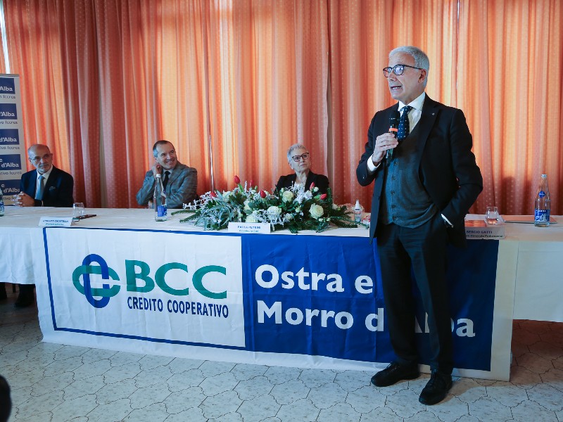 Vice presidente BCC Ostra e Morro d'Alba Ceccarelli, direttore Crostella e presidente Petrini con direttore Federcasse Gatti