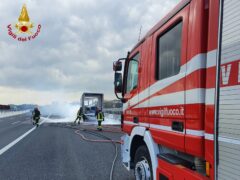 Incendio nei pressi del casello di Ancona Sud