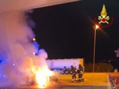 Incendio lungo l'A-14