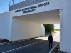 Lavori all'ingresso dell'aeroporto