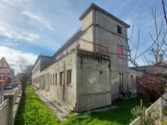 Ex-scuola Lorenzini a Falconara