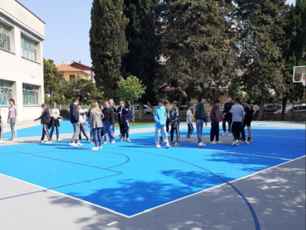 Campo polivalente realizzato presso la scuola Montessori di Falconara