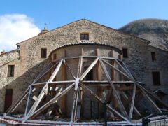 Abside del Santuario dell'Ambro danneggiato dal terremoto