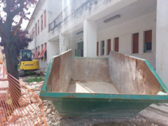 Demolizione dell'ex-scuola Lorenzini a Falconara