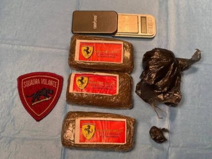 Arresto per spaccio di hashish