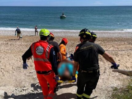 Persona ferita sul sentiero per la spiaggia di Mezzavalle