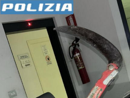 Falcetto sequestrato a Jesi