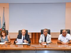 Firma dell'ordinanza sullo stop al lavoro all'aperto