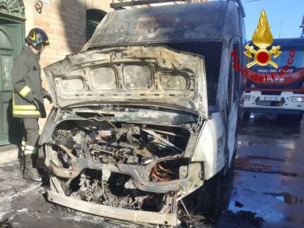 Furgone in fiamme a Chiaravalle