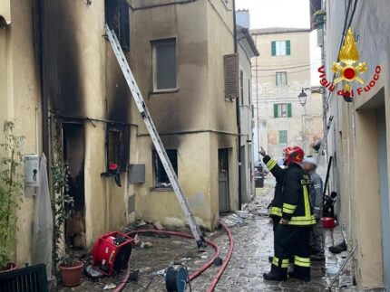 Incendio in un'abitazione di Jesi