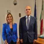 Il sindaco di Falconara, Stefania Signorini, con il presidente del gruppo Api Brachetti Peretti