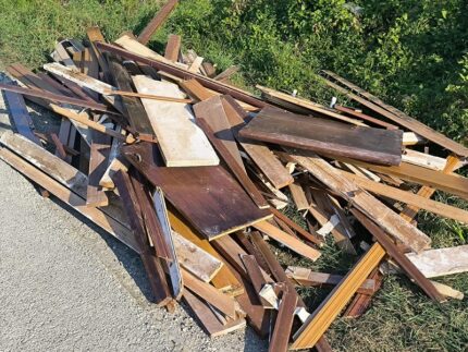 Rifiuti abbandonati a Falconara