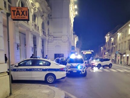 Controlli della Polizia Locale sugli autobus a Falconara