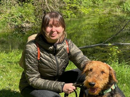 Elisa Penna con un cane
