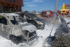 Furgone e auto a fuoco a Marina di Montemarciano Furgone e auto a fuoco a Marina di Montemarciano