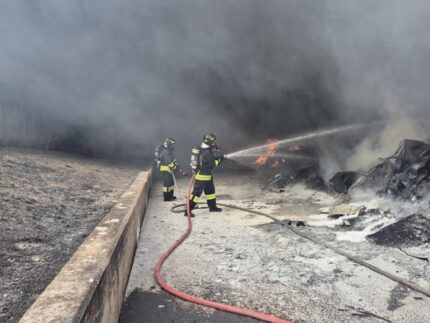 Incendio in un'azienda di Camerano