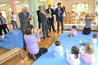 Sindaco con bambini