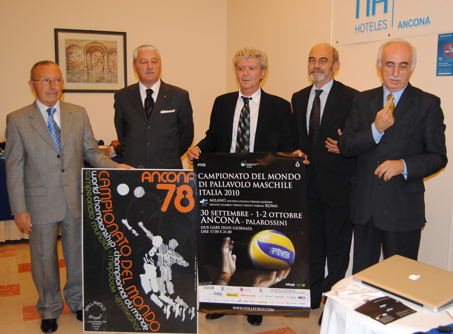 Autorità, testimonial, delegazioni e officials all’incontro organizzato da Col e Panathlon Ancona