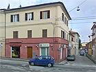 L'edificio tra via Gramsci e via Rinaldi, a Jesi