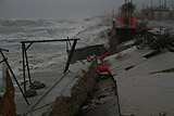 Lungo mare dopo una mareggiata
